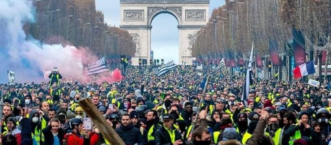 «Κίτρινα Γιλέκα»: Δείτε τη στιγμή που λεηλατείται το κατάστημα της Apple (βίντεο)