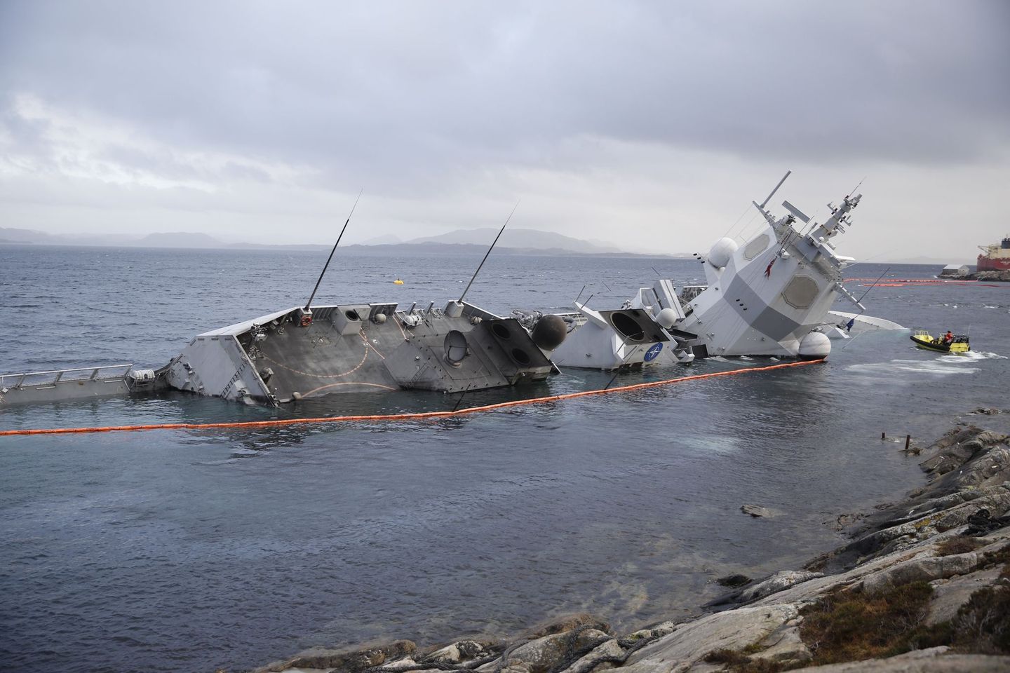 Διαλύθηκε η νορβηγική φρεγάτα  από το ελληνόκτητο τάνκερ: 45 μέτρα ρήγμα! (βίντεο)