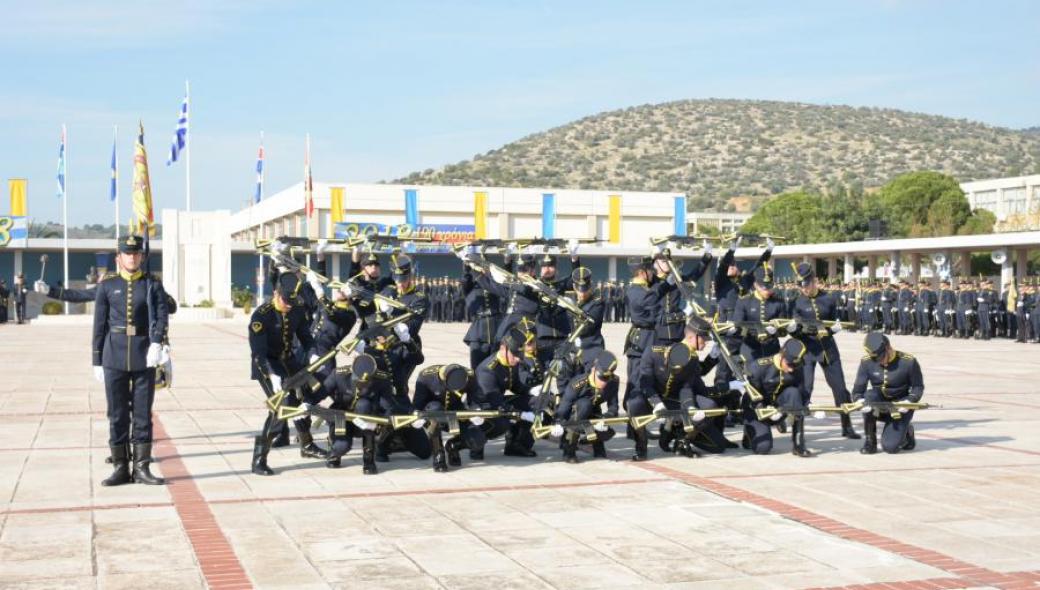 Υπό τα βλέμματα του Π.Καμμένου και του Αρχηγού ΓΕΕΘΑ ορκίστηκε η νέα «φουρνιά» των Ευέλπιδων