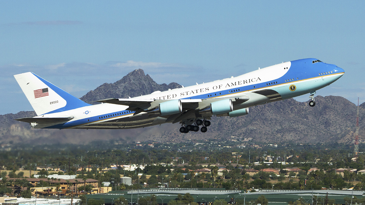 Το Air Force One εντοπίστηκε πάνω από την Ευρώπη