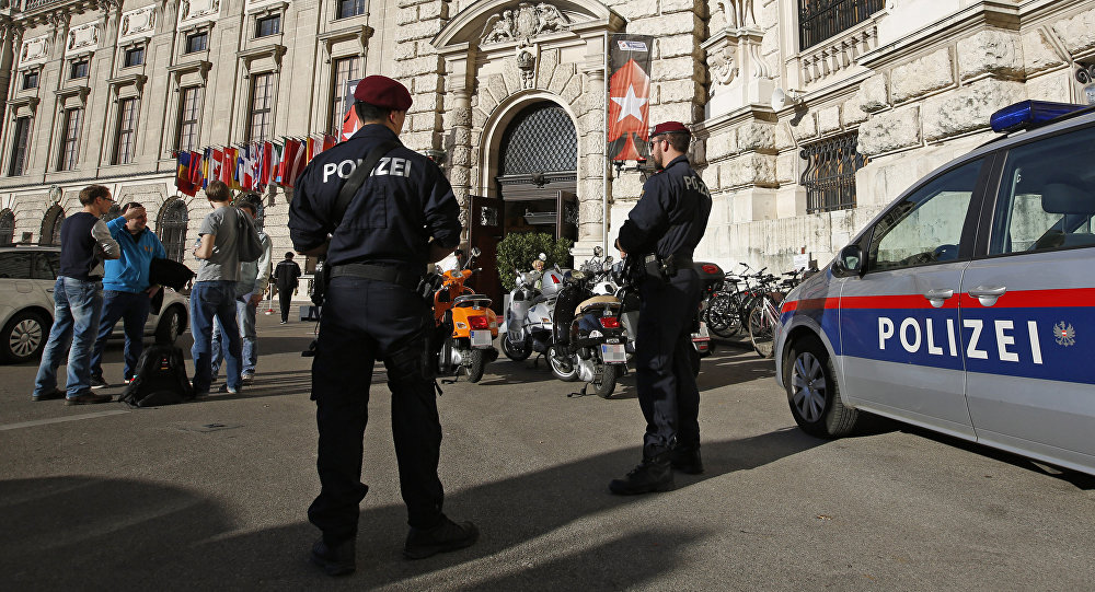 Επίθεση ενόπλων σε εκκλησία στη Βιέννη: Σε άσχημη κατάσταση πολλοί μοναχοί – Πληροφορίες για 15 τραυματίες (φωτό)