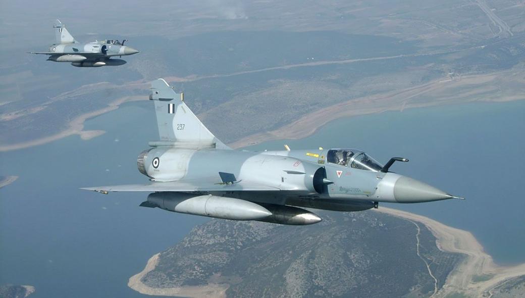 Για πρώτη φορά πέταξαν μαχητικά Mirage 2000-5 κατά την τελετή παράδοσης του ΥΠΕΘΑ