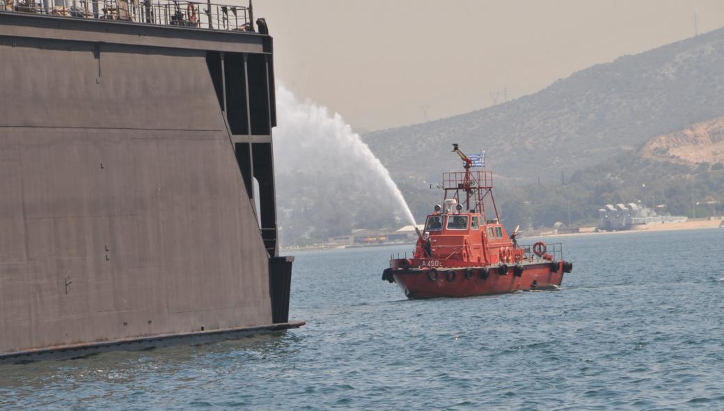 Πυρκαγιά κοντά στην αποθήκη πυρομαχικών του Στόλου στο ναύσταθμο Σαλαμίνας! – Λίγα μέτρα από την απόλυτη καταστροφή…