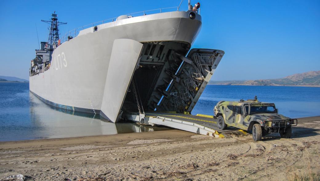 «Αιγιαλός 1/19»: Η 32 ΤΑΞΠΝ σε αποβατική ενέργεια (φωτό)