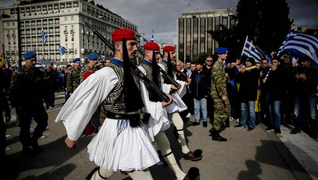 Τα δάκρυα και η συγκινητική εξομολόγηση του πατέρα του αδικοχαμένου Εύζωνα (βίντεο)