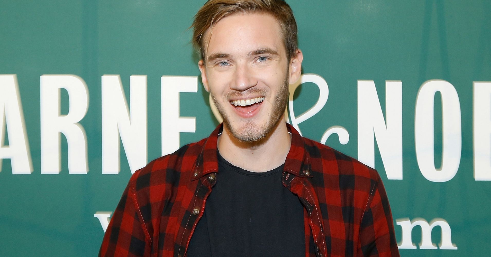 «Λουτρό» αίματος: Σοκαρισμένος ο youtuber PewDiePie από την εμπλοκή του ονόματός του