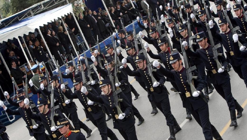 Στάση σιωπής τηρεί η κυβέρνηση στη φημολογία για απαγόρευση του «Μακεδονία Ξακουστή» από την παρέλαση της 25ης Μαρτίου