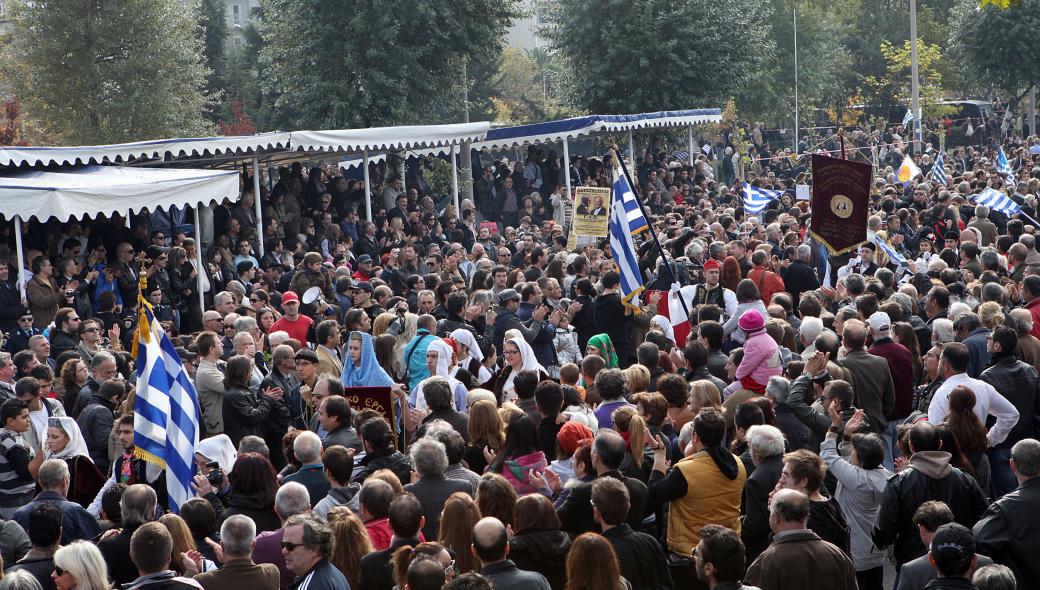 Αποδοκιμασίες κατά των επισήμων στην Θεσσαλονίκη – «Μακεδονία Ξακουστή» τραγουδούν πολίτες