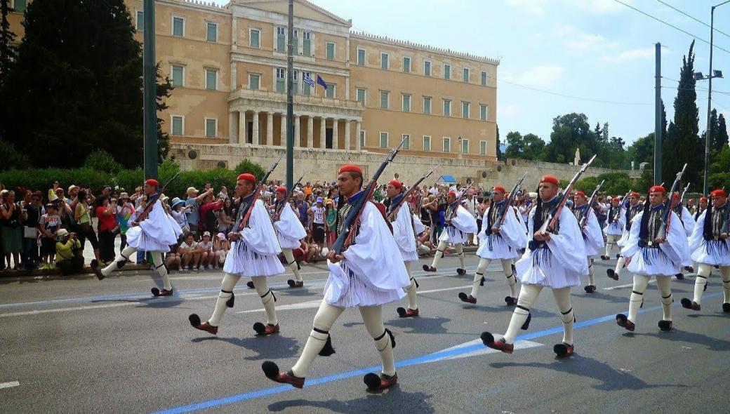 Με παρέμβαση του ΥΕΘΑ Ε.Αποστολάκη η Προεδρική Φρουρά παρήλασε με το «Μακεδονία ξακουστή»