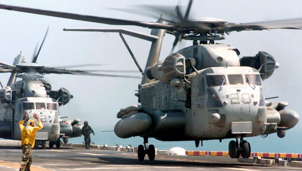 Βίντεο: Τους «έφυγε» ελικόπτερο CH-53E κατά τη διάρκεια ρυμούλκησης