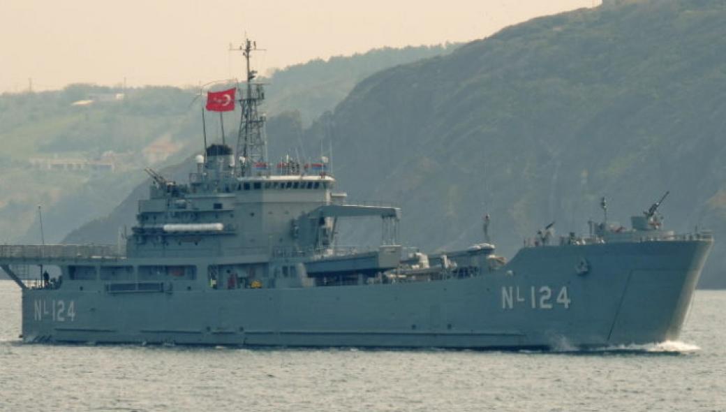 Το τουρκικό αμφίβιο NL-124 TCG TCG Karamurselbey περνά τα στενά της Χίου (βίντεο)