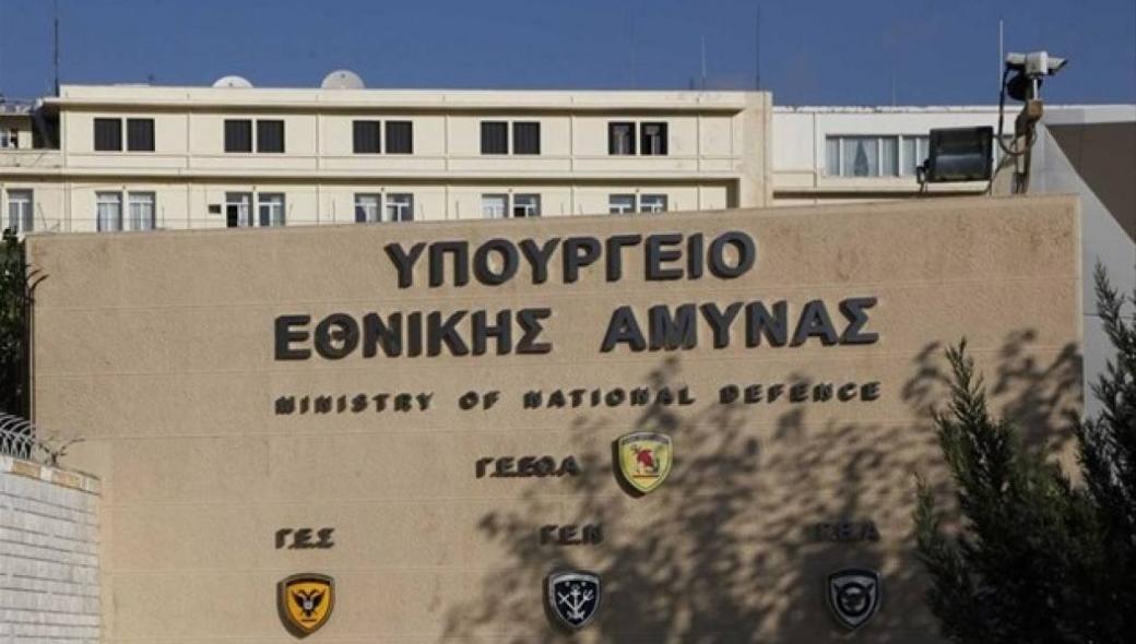 Συνάντηση αντιπροσωπειών από Ελλάδα και Σερβία για αμυντική συνεργασία