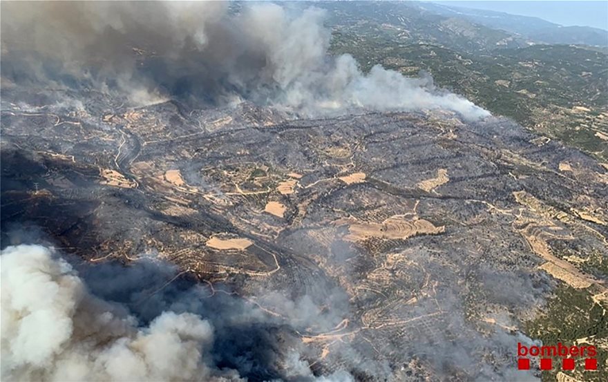 Ισπανία: Εκτός ελέγχου η πυρκαγιά στην Καταλονία (φωτο)