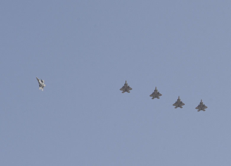 ΗΠΑ: Αιφνιδιαστικά στα ΗΑΕ 12 F-22