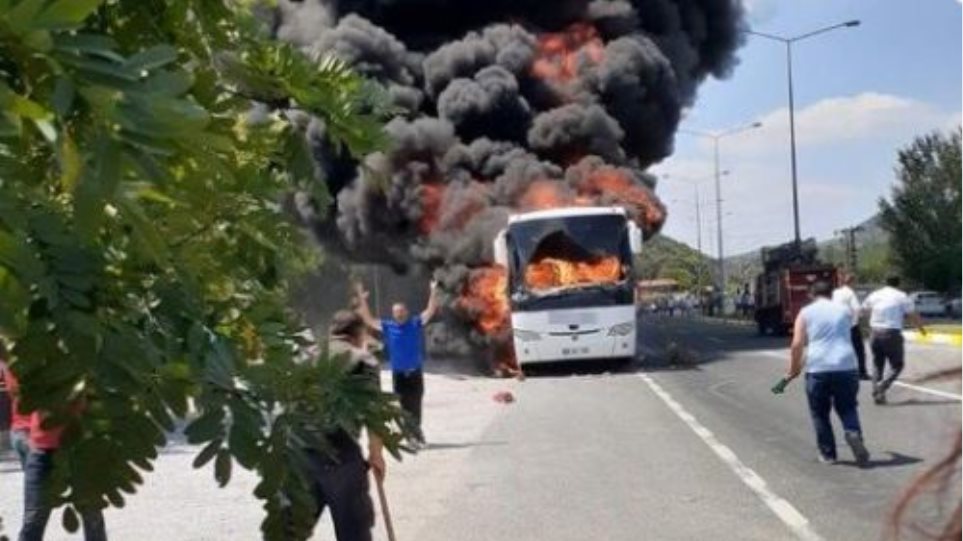 Τουρκία: Φωτιά σε λεωφορείο με πέντε νεκρούς – Ένα παιδί ανάμεσά τους