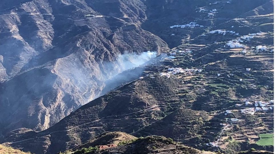 Συνεχίζεται η μάχη με τις φλόγες στα Κανάρια Νησιά