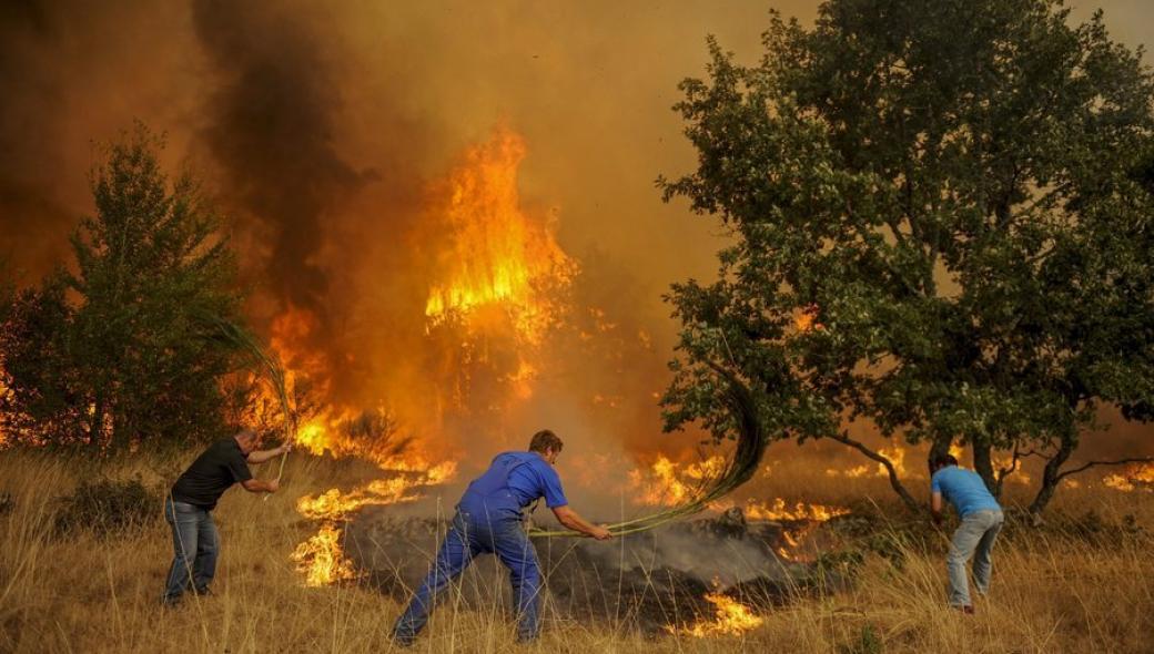 Ισπανία: Δίχως τέλος η μάχη με τις φλόγες στην Γαλικία – Εκκενώθηκαν χωριά