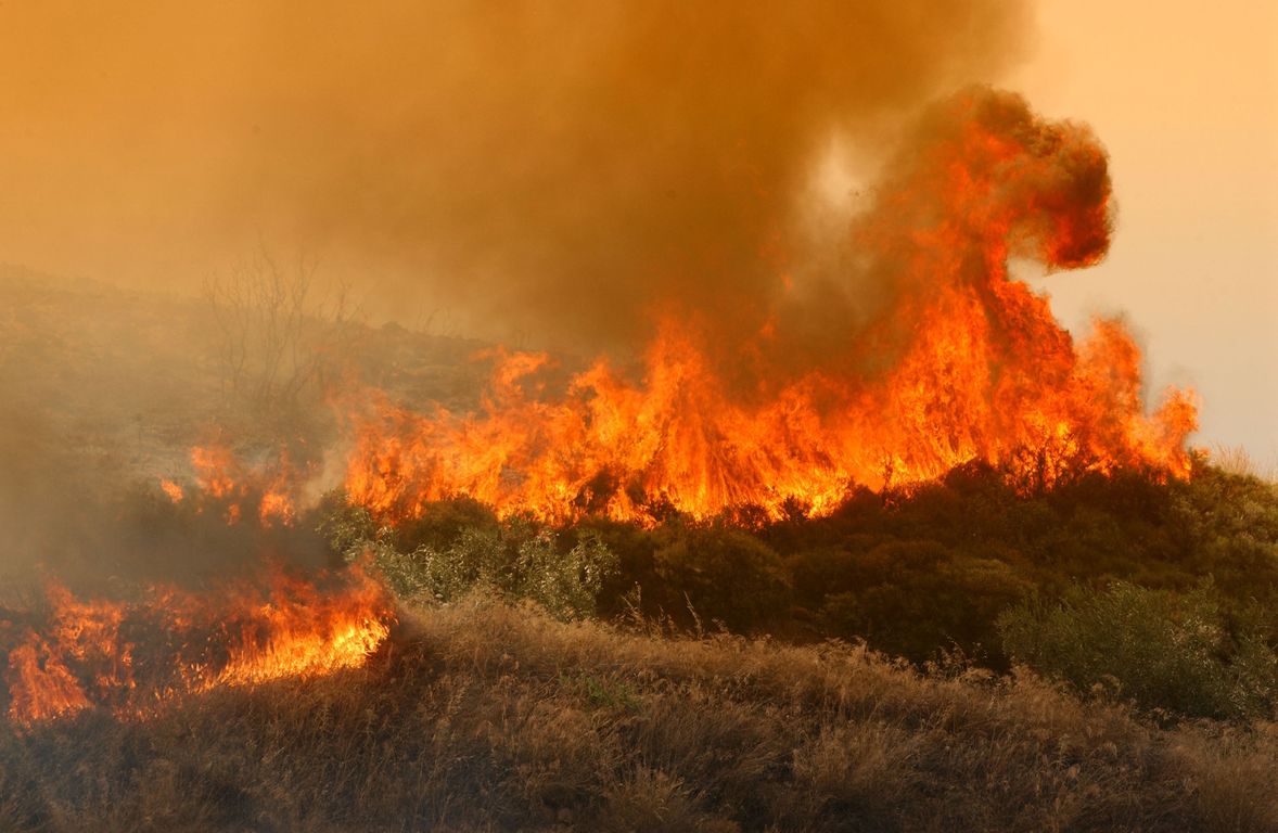 Φωτιά στην Κεφαλλονιά: Εκκενώθηκαν ξενοδοχεία & τουριστικά καταλύματα – Μεταφέρθηκε στην παραλία ο κόσμος (φωτό, βίντεο)