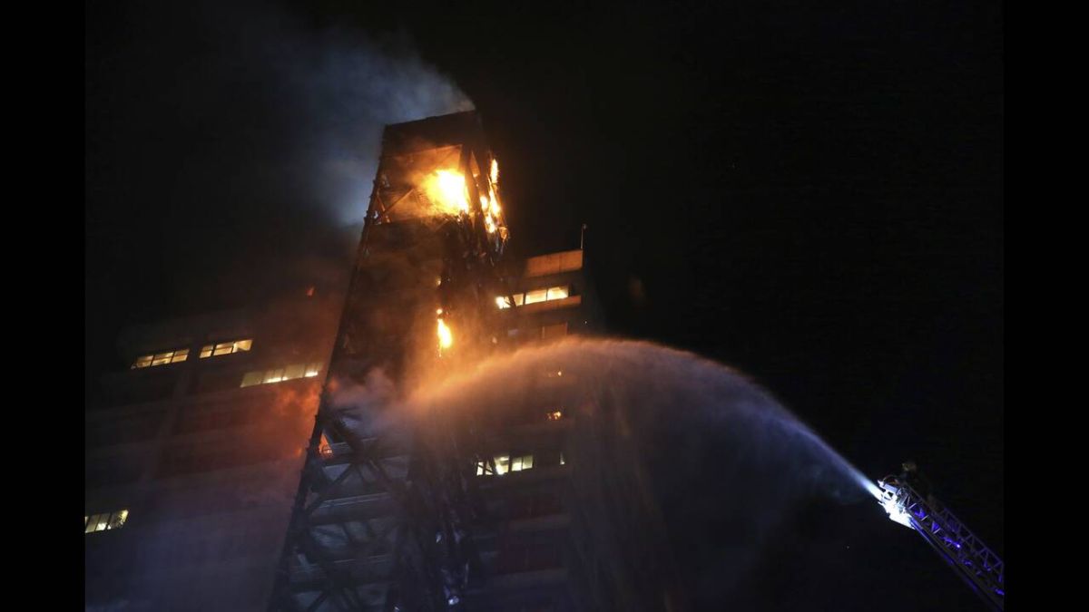 Χιλή: Μαζικές διαδηλώσεις και βίαιες συγκρούσεις – Πέντε νεκροί σε εργοστάσιο (βίντεο-φωτο)