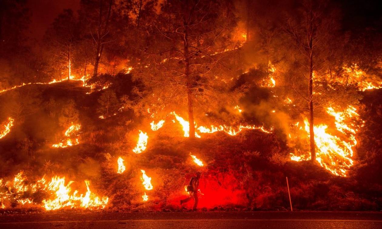 Σε κατάσταση έκτακτης ανάγκης η Καλιφόρνια: Σχεδόν 200.000 άνθρωποι εγκαταλείπουν τα σπίτια τους (βίντεο)