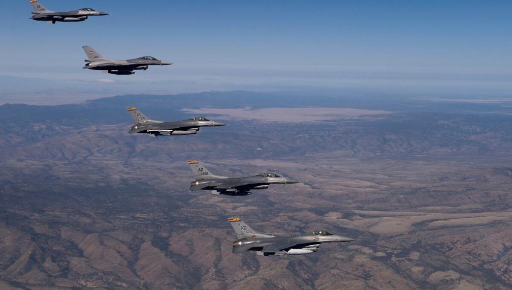 Ελληνικά F-16 πετούν πάνω από τα Κατεχόμενα: Συνοδεύουν αμερικανικά στρατηγικά βομβαρδιστικά B-52!