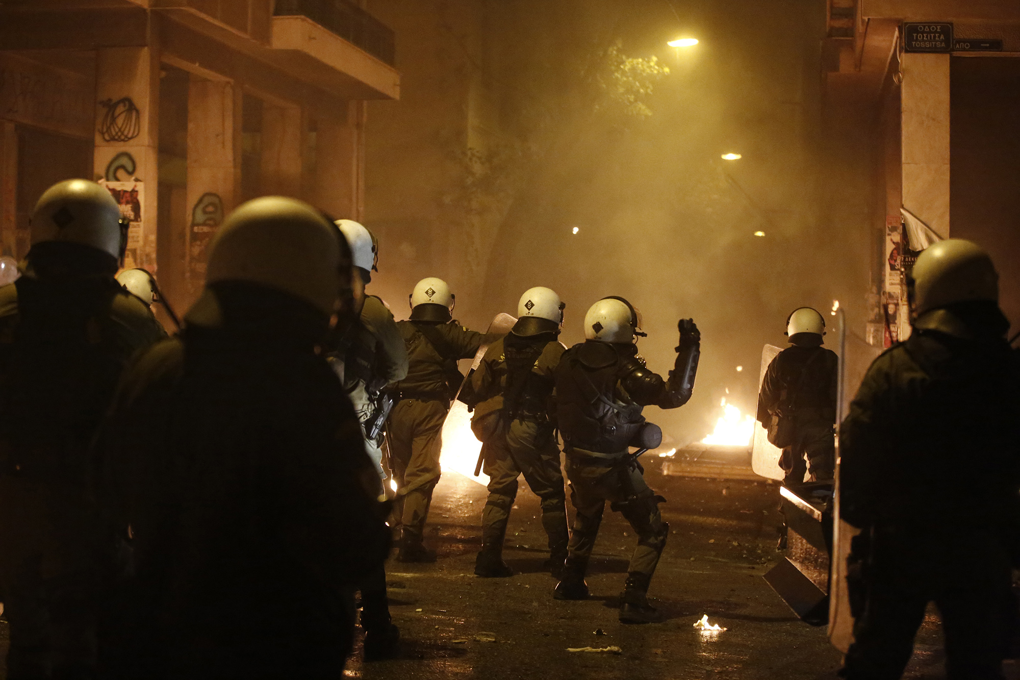 ΕΛ.ΑΣ – Ο απολογισμός από τις επιχειρήσεις στα Εξάρχεια: 28 συλλήψεις, 41 προσαγωγές