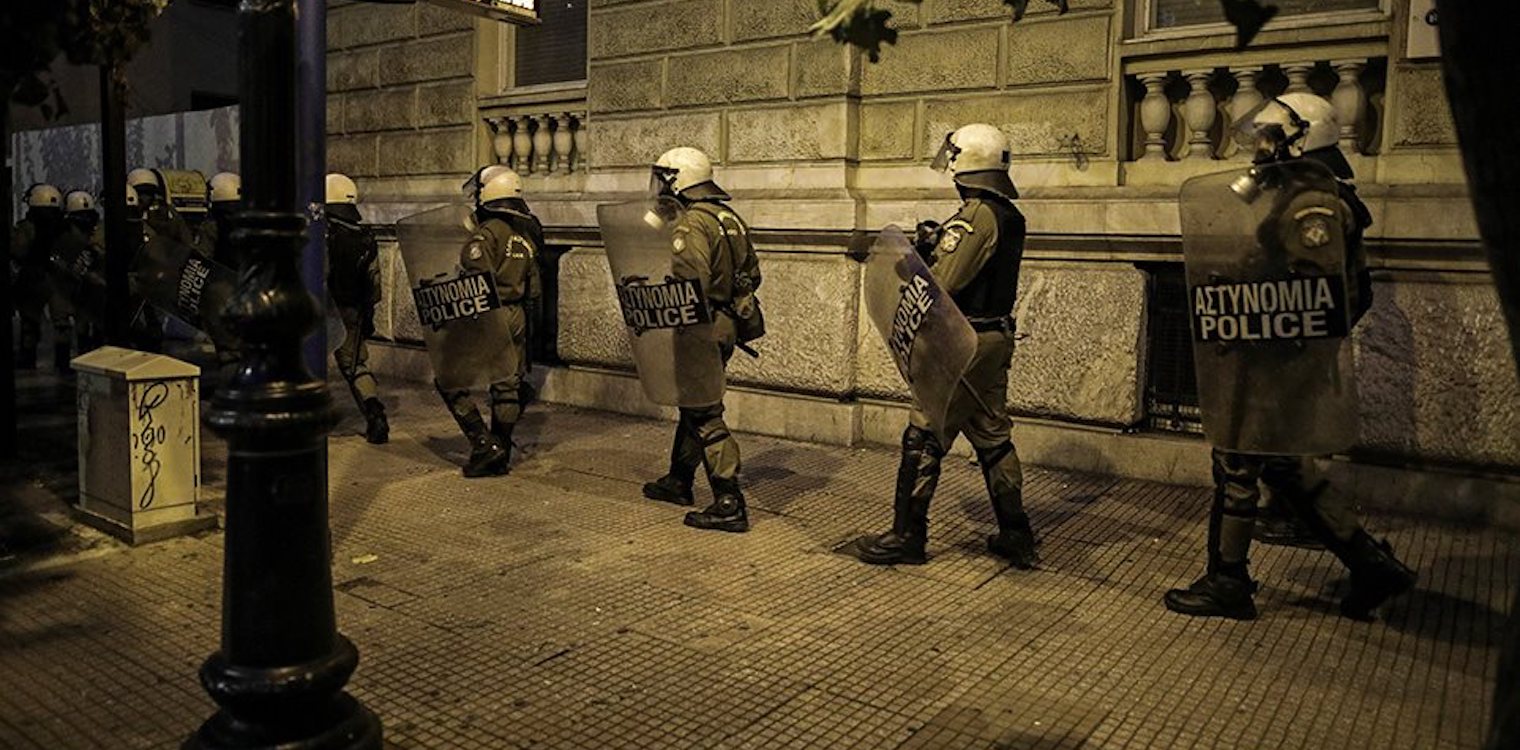 Στον εισαγγελέα οδηγήθηκαν οι 32 συλληφθέντες από τα χθεσινά επεισόδια στο Πολυτεχνείο