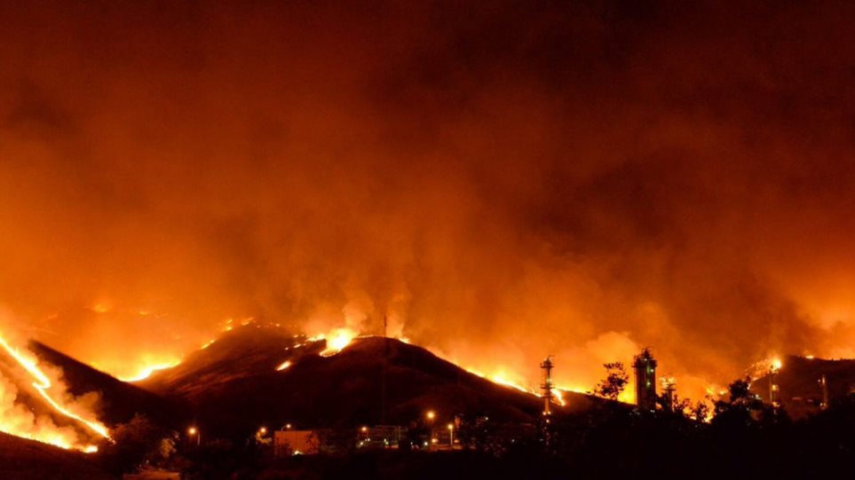 Καλιφόρνια: Εκκενώνουν περιοχές στη Σάντα Μπάρμπαρα λόγω της πυρκαγιάς