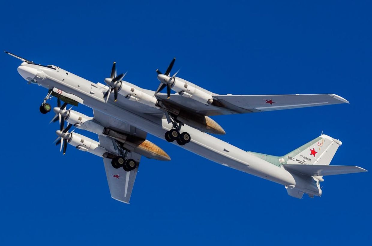 Βίντεο: Ρωσικά βομβαρδιστικά Tu-95MS πετούν πάνω από την Ιαπωνική Θάλασσα και αναχαιτίζονται από F-2