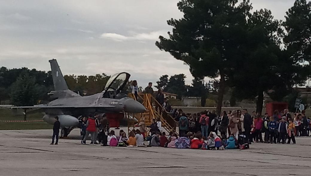 Λάρισα: 40χρονος κατέληξε ξαφνικά μέσα στην 110 Πτέρυγα Μάχης – Ήταν συνοδός ομάδας αεροπροσκόπων που έκαναν εκπαίδευση