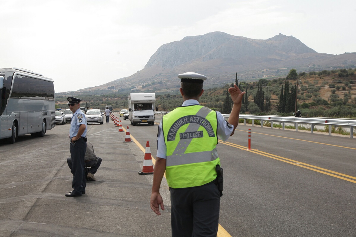 2.440 ευρώ πρόστιμο σε μοτοσικλετιστή που έτρεχε με ιλιγγιώδη ταχύτητα στο αντίθετο ρεύμα