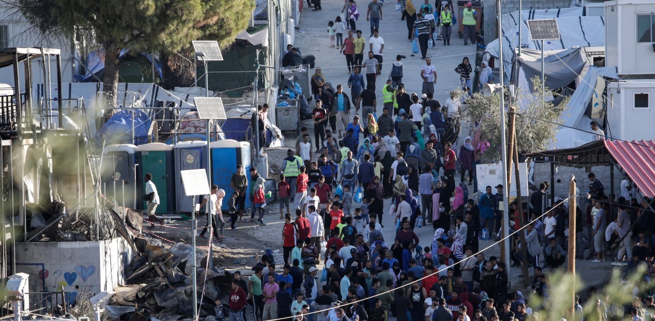 Νέα επεισόδια στη Μόρια: Αφγανοί έκλεισαν το δρόμο – Ζητούν ηλεκτρικό ρεύμα και εγκατάσταση στην ενδοχώρα