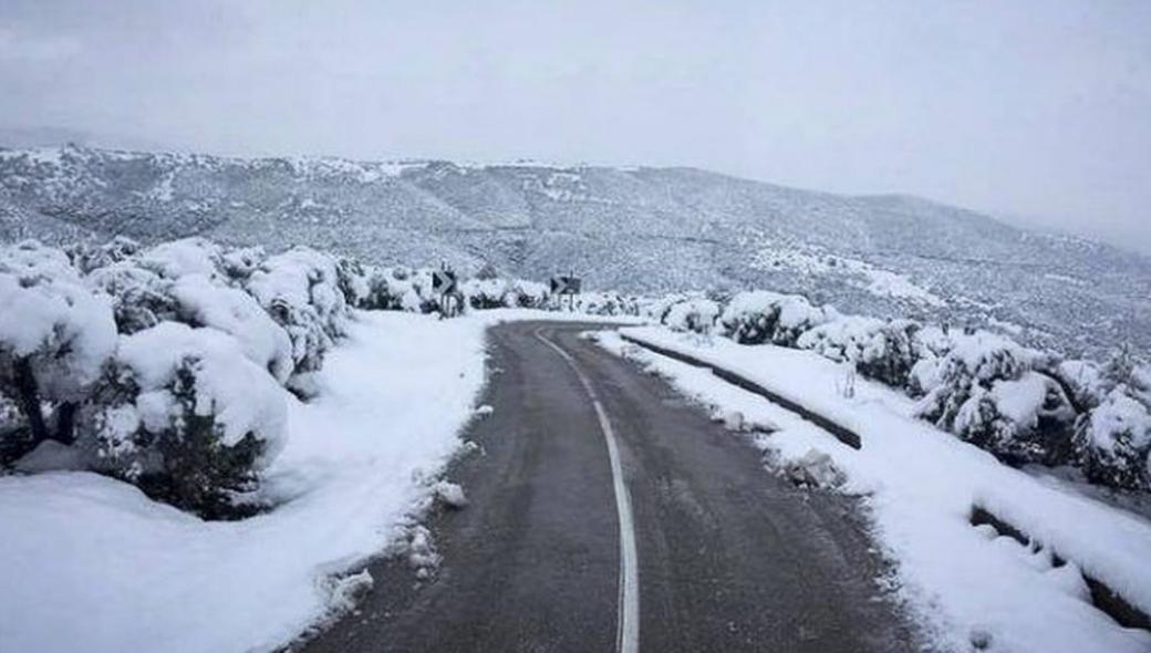 Λασίθι: Στα 4 μέτρα το χιόνι – Προσπάθειες αποχιονισμού στο Οροπέδιο Λασιθίου (βίντεο)