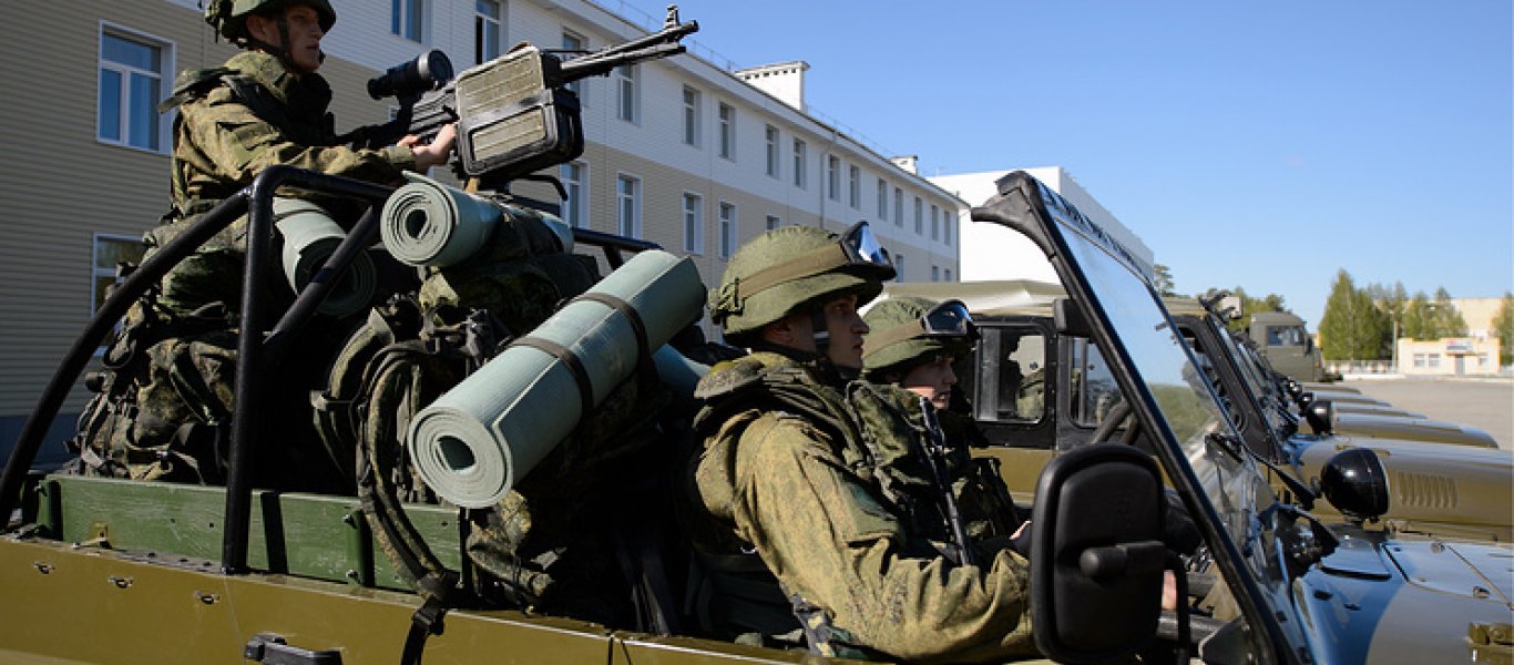 Ρωσικές στρατιωτικές ασκήσεις σε δύσκολες χιονισμένες διαδρομές – Εντυπωσιακές εικόνες (βίντεο)