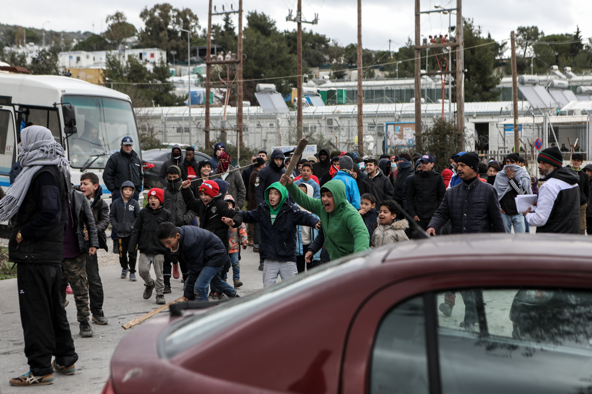 Μαχαίρωσαν 18χρονη στη Μόρια – Έχει τραυματιστεί στο στήθος και την κοιλιά