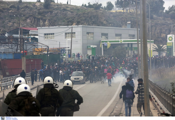 Μόρια: Κτυπούν τις καμπάνες των εκκλησιών για βοήθεια οι κάτοικοι – Αλλοδαποί «αιτούντες άσυλο»  εισέβαλαν στο χωριό