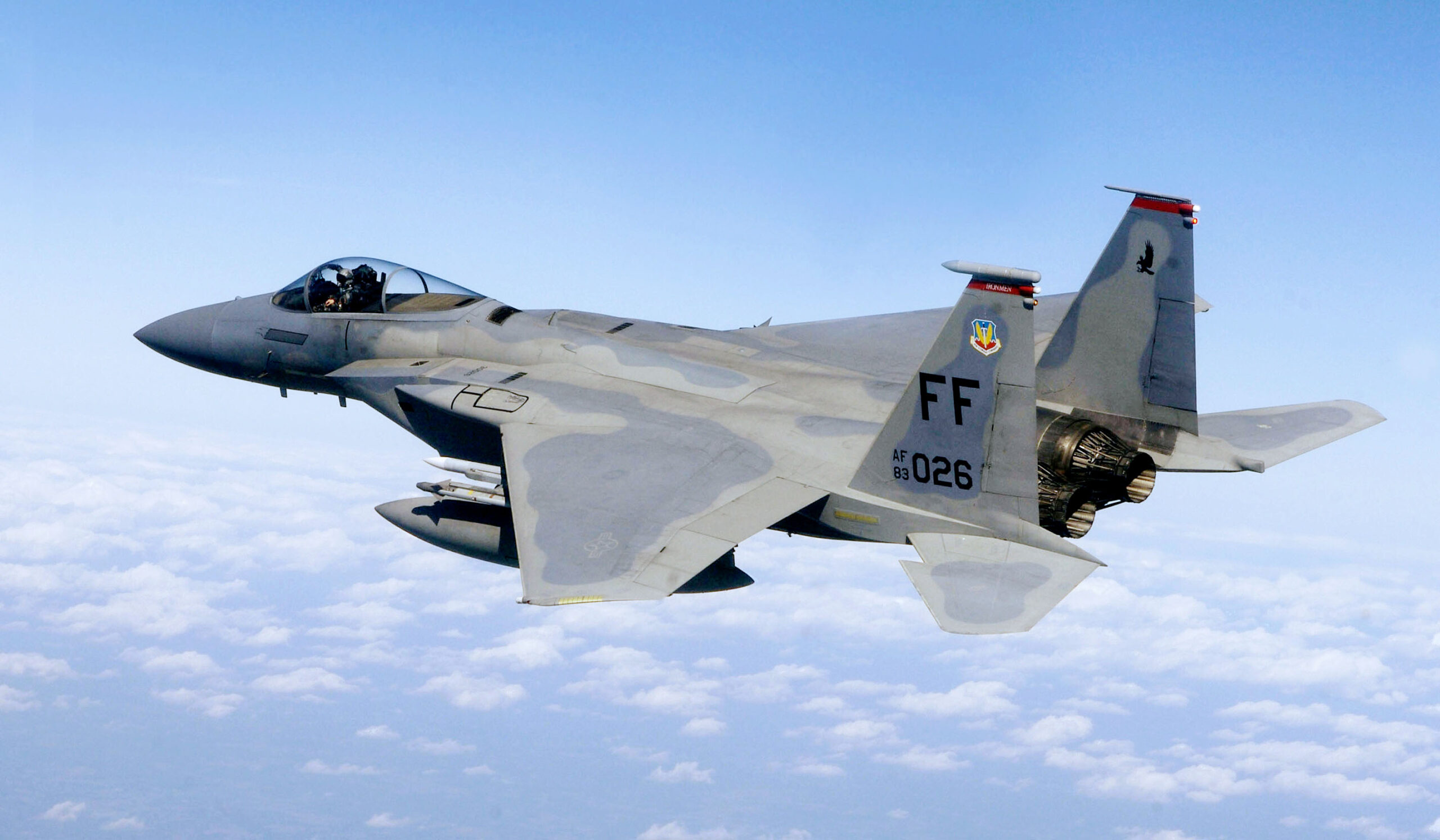 Συρία: Αμερικανικό μαχητικό F-15E βομβαρδίζει θέσεις του συριακού στρατού (βίντεο)