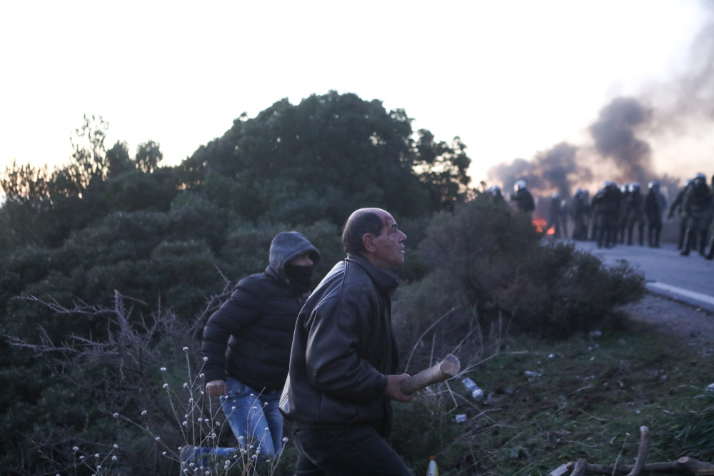 «Επιστράτευση» κήρυξαν στην Λέσβο: Κλήθηκαν όλοι οι κάτοικοι του νησιού στο Μανταμάδο προς «υπεράσπιση της γης τους»