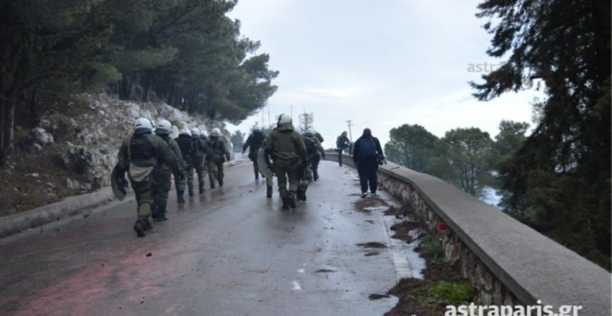 Χίος: Νέα επεισόδια στο λιμάνι των Mεστών μεταξύ κατοίκων και ΜΑΤ (βίντεο)