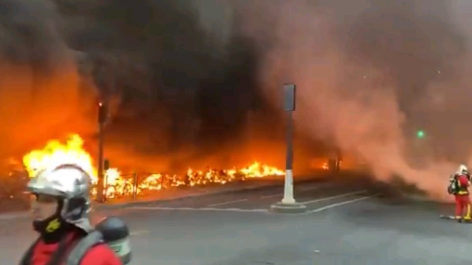 Φωτιά στον σιδηροδρομικό σταθμό Gare de Lyon στο Παρίσι