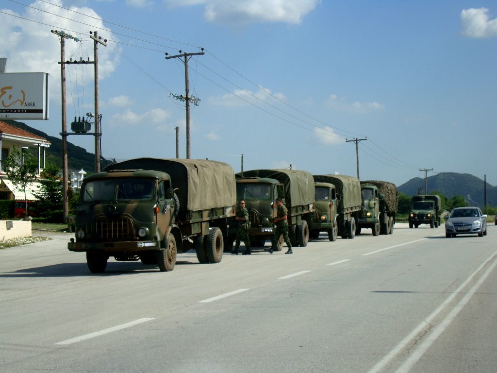 Βίντεο: Δυνάμεις του Στρατού προωθούνται στα σύνορα στον Έβρο