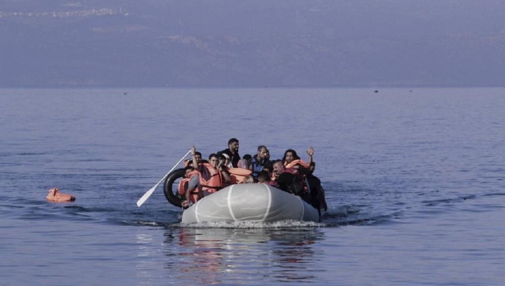 656 αλλοδαποί χθες και σήμερα -μέχρι στιγμής- μπήκαν στην Λέσβο – Ένα παιδί πνίγηκε όταν αυτοβυθίστηκε η βάρκα