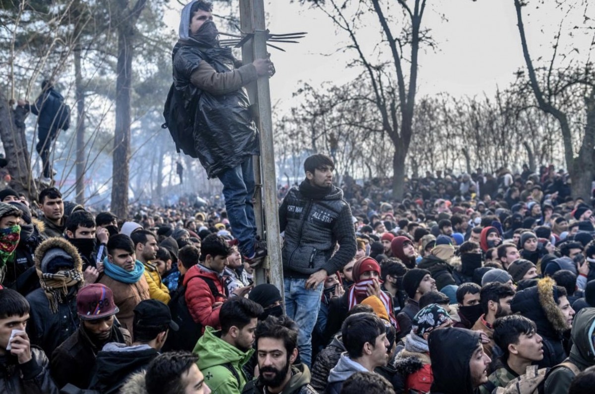 Τούρκοι στρατιωτικοί ξυλοκοπούν αλλοδαπούς στα ελληνοτουρκικά σύνορα (βίντεο)