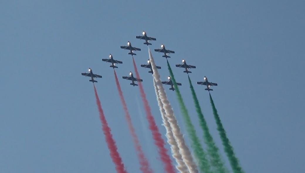 Frecce Tricolori : Το ιταλικό ακροβατικό σμήνος πετά πάντα με… Όπερα – Το μήνυμα για τον κορωνοϊό (βίντεο)