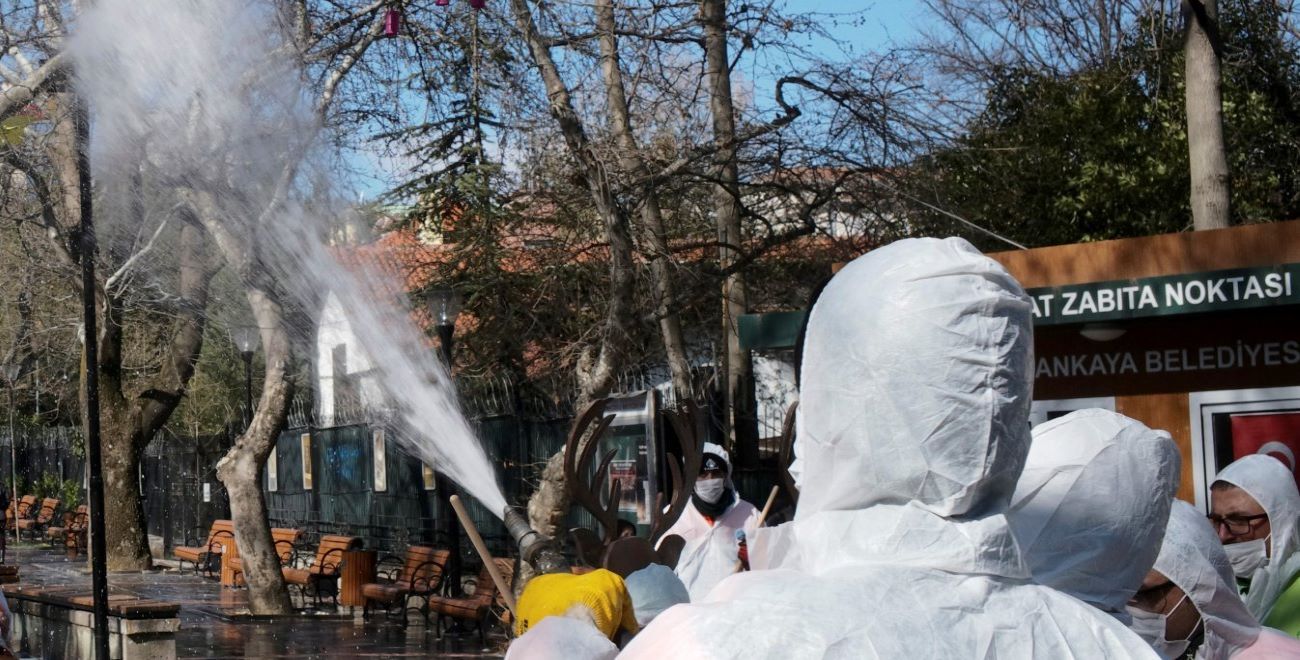 Δημόσια κατακραυγή στην Τουρκία: Η αστυνομία «φυγάδευσε» κόρη αξιωματούχου από καραντίνα (βίντεο)