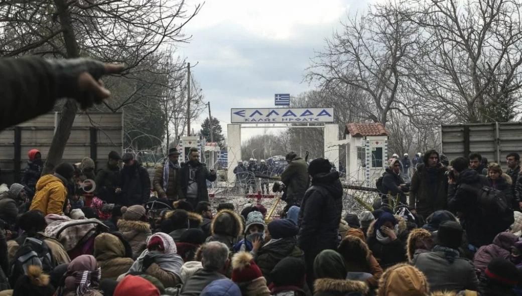 Σπεύδουν  για να «συλληφθούν» από τις ελληνικές αρχές οι αλλοδαποί – Τούρκοι: «Δεν πρόκειται να σας απελάσουν»