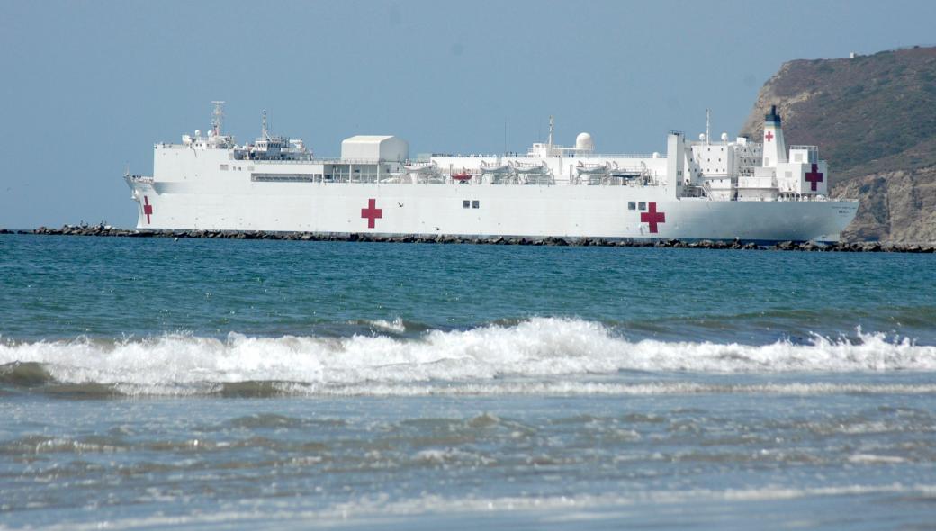 USNS Mercy και USNS Comfort: Αυτά είναι τα μεγαθήρια πλωτά νοσοκομεία που στέλνει ο Τραμπ σε Νέα Υόρκη και Λος Άντζελες