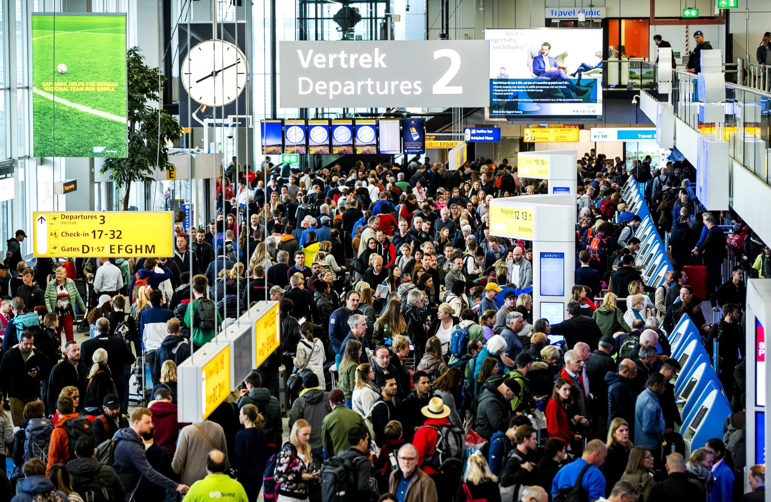 Ολλανδία: Συνωστισμός στο αεροδρόμιο Schiphol αλλά δεν φοβούνται για κορωνοϊό