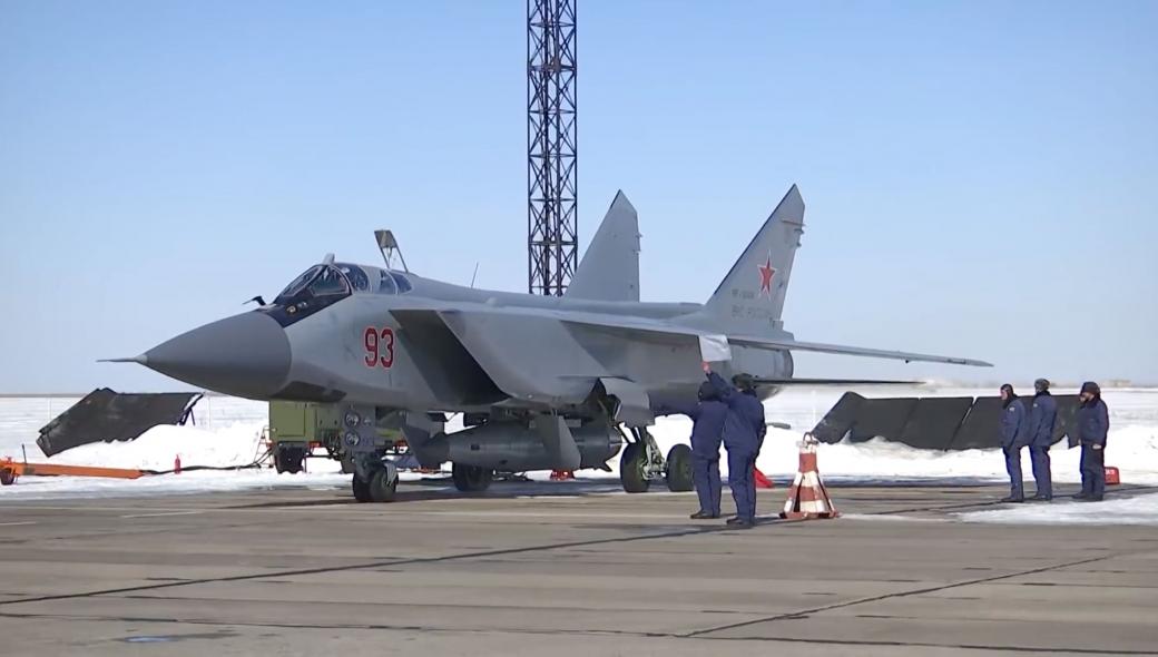 MiG-31 και Su-24: Εντυπωσιακά πλάνα από ρωσική αεροπορική βάση από όπου επιχειρούν και οι δύο τύποι