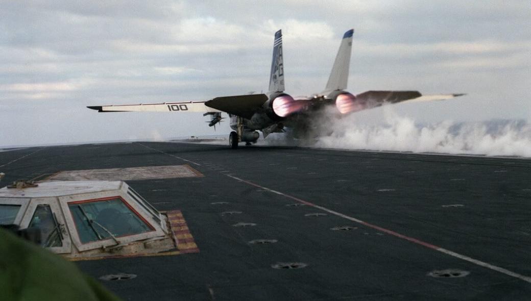 Η τριπλή απονήωση των F-14 Tomcat (βίντεο)